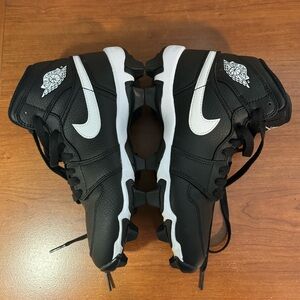 Boys Nike Jordan football cleats youth size 4